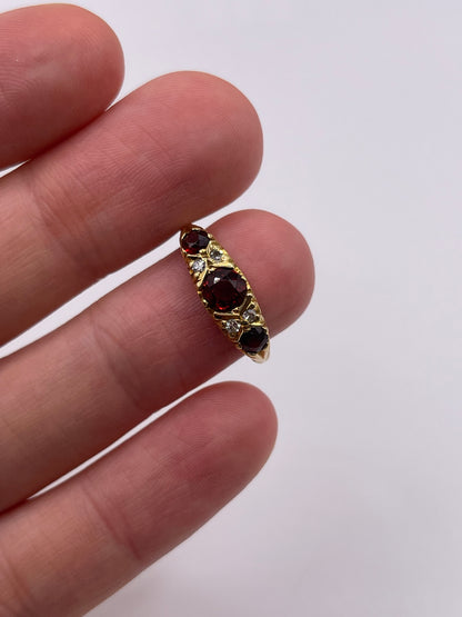 18ct gold garnet and diamond ring