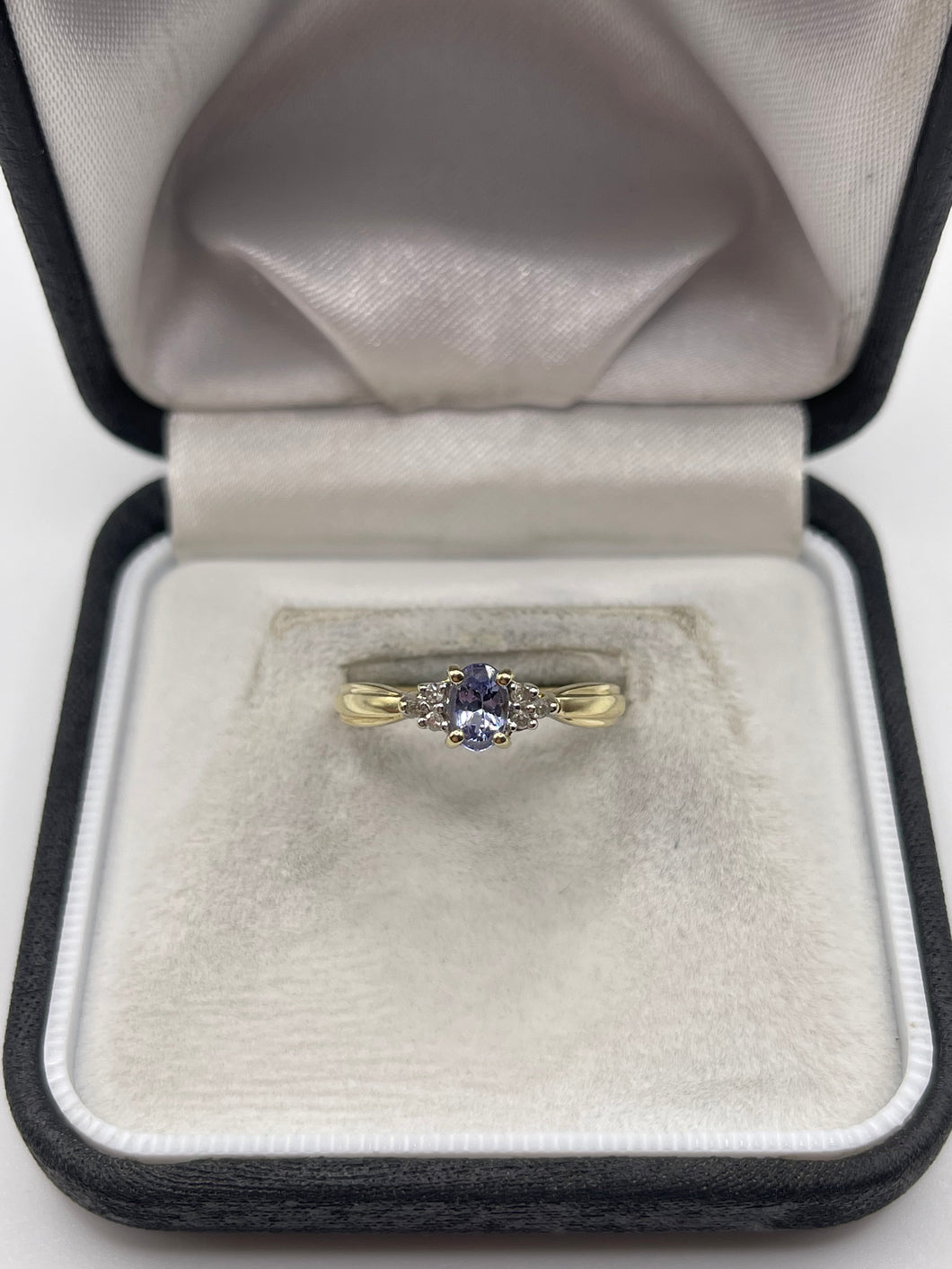 9ct gold tanzanite and diamond ring