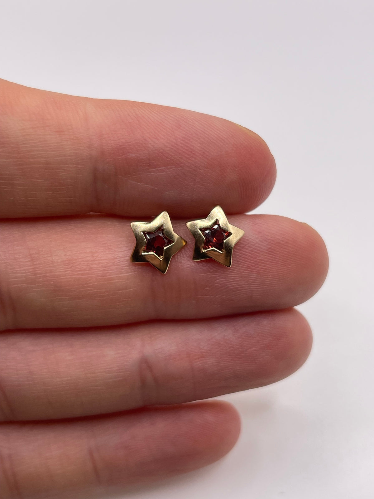 9ct gold garnet earrings