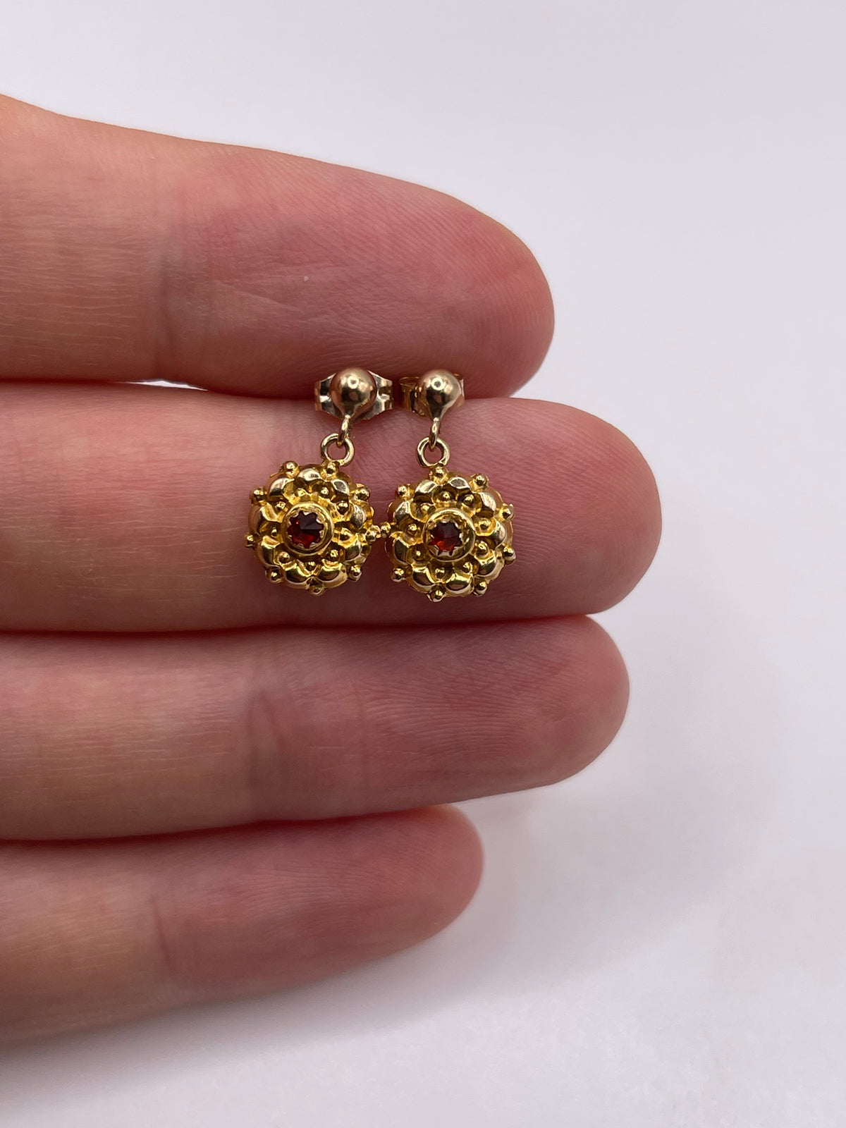 9ct gold garnet earrings