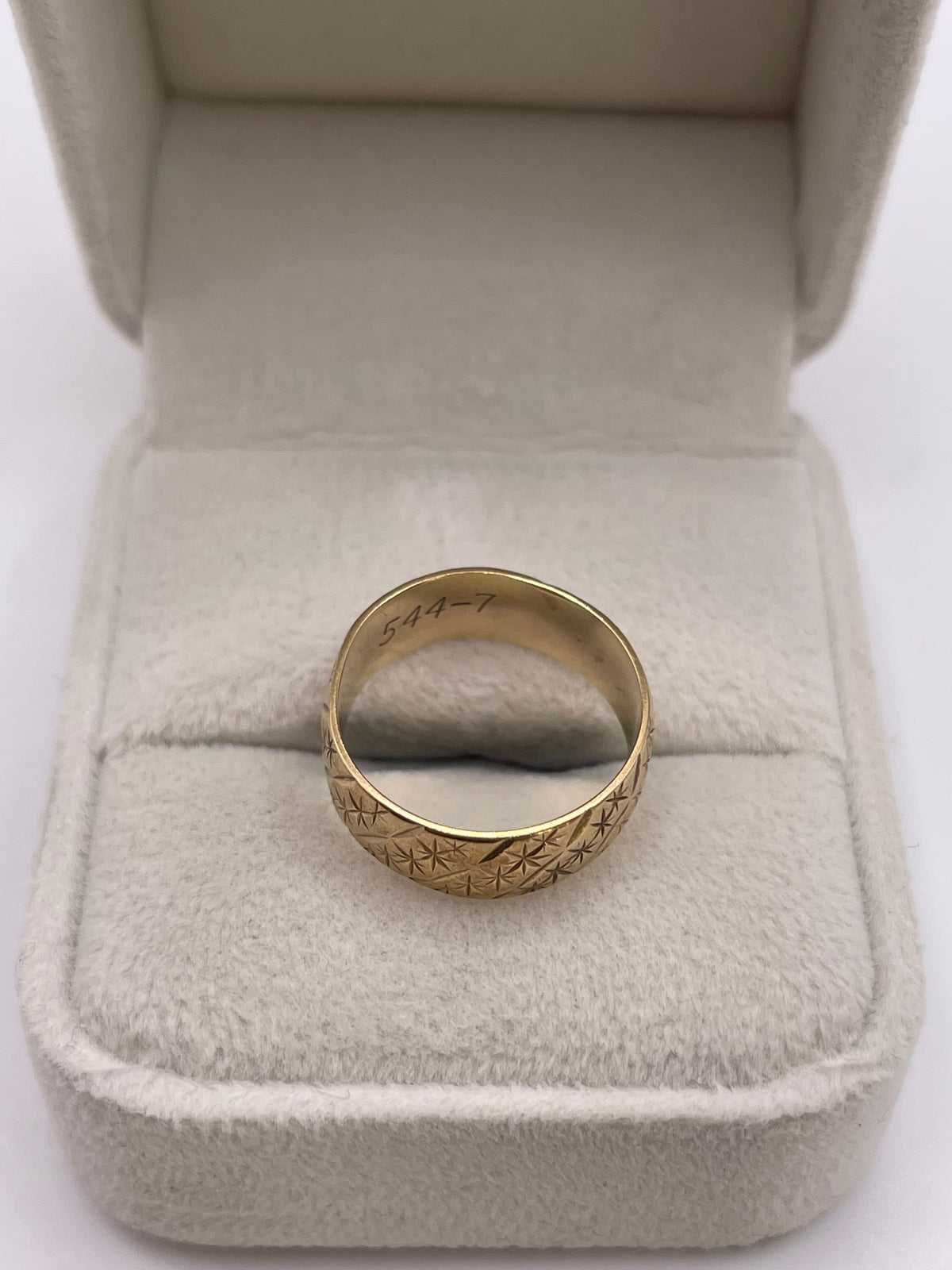 9ct gold patterned band