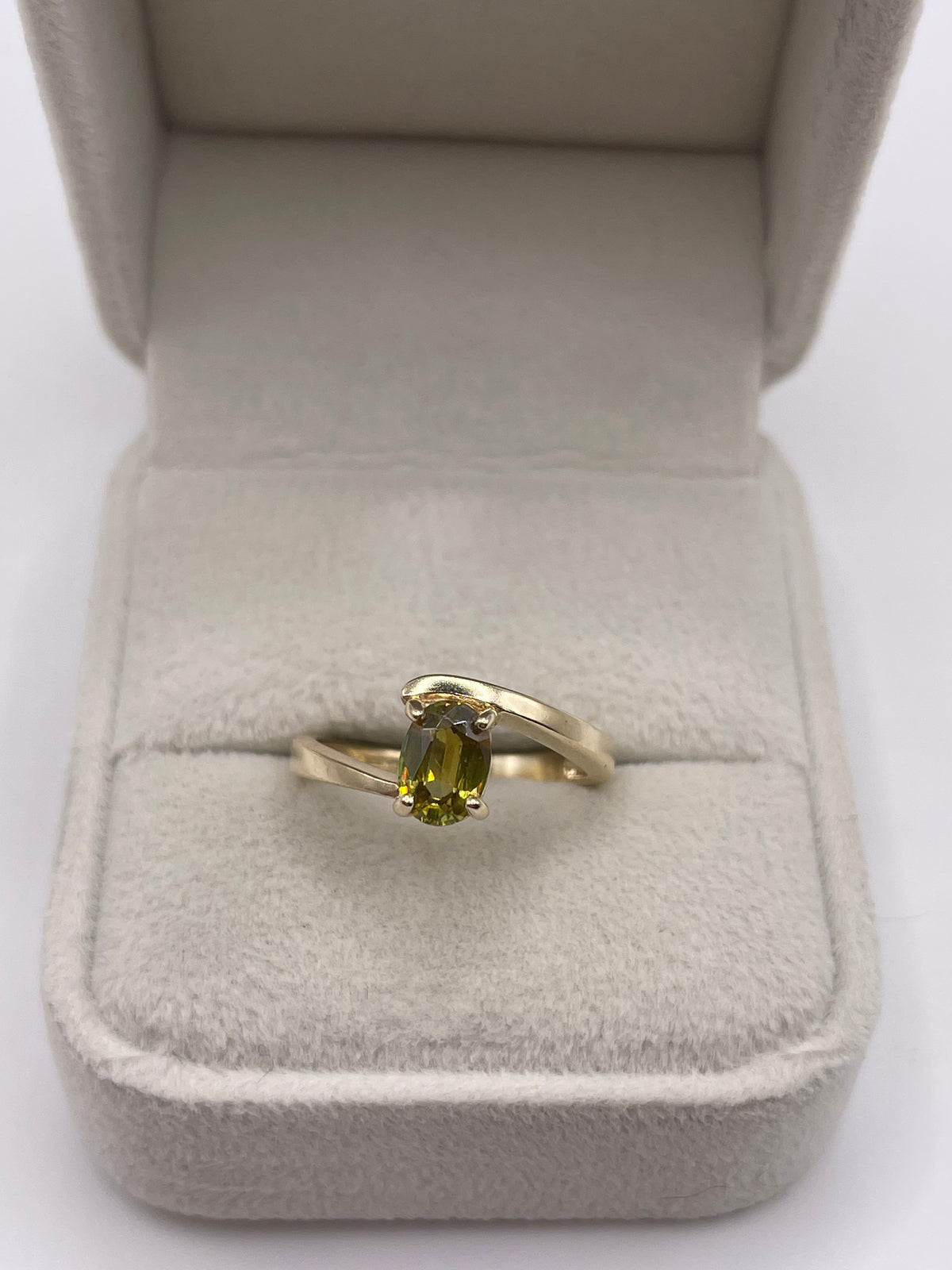 9ct gold sphene ring