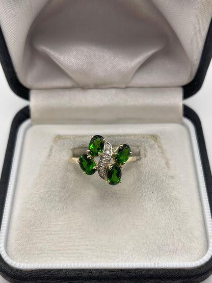 9ct gold diopside and diamond ring