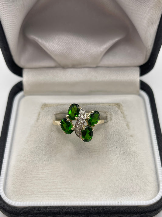 9ct gold diopside and diamond ring