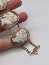Load image into Gallery viewer, 9ct gold cameo bracelet
