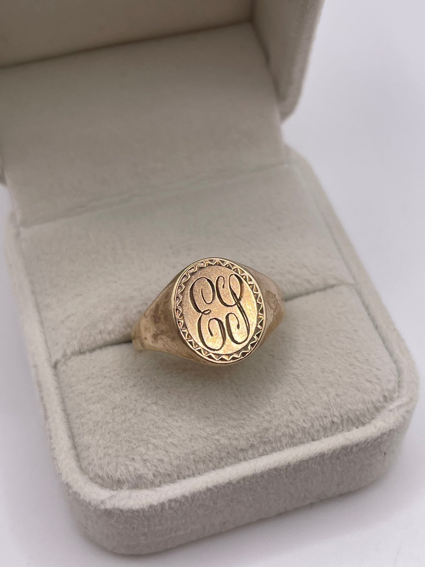 9ct gold initial signet ring