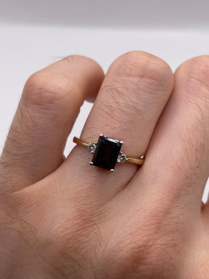 9ct gold garnet and diamond ring