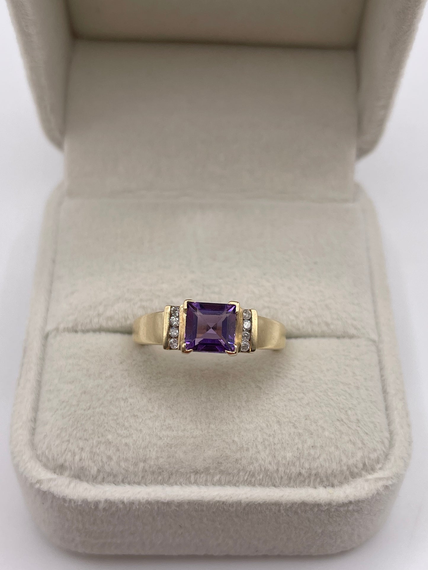 9ct gold amethyst and diamond ring