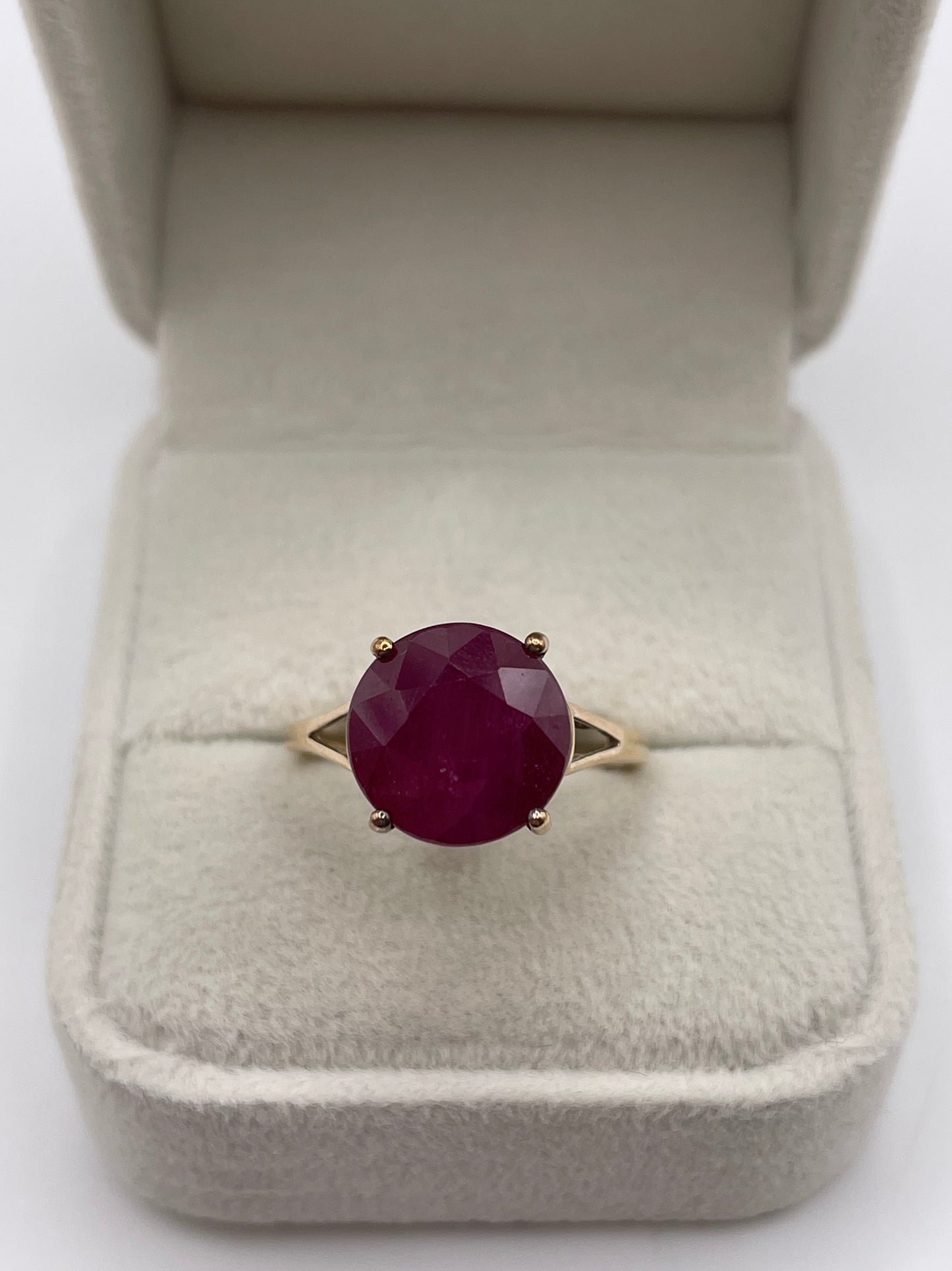9ct gold ruby ring