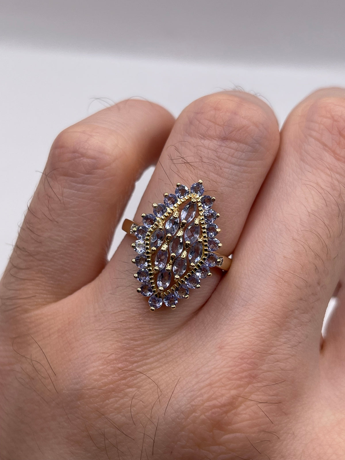 9ct gold tanzanite and diamond ring