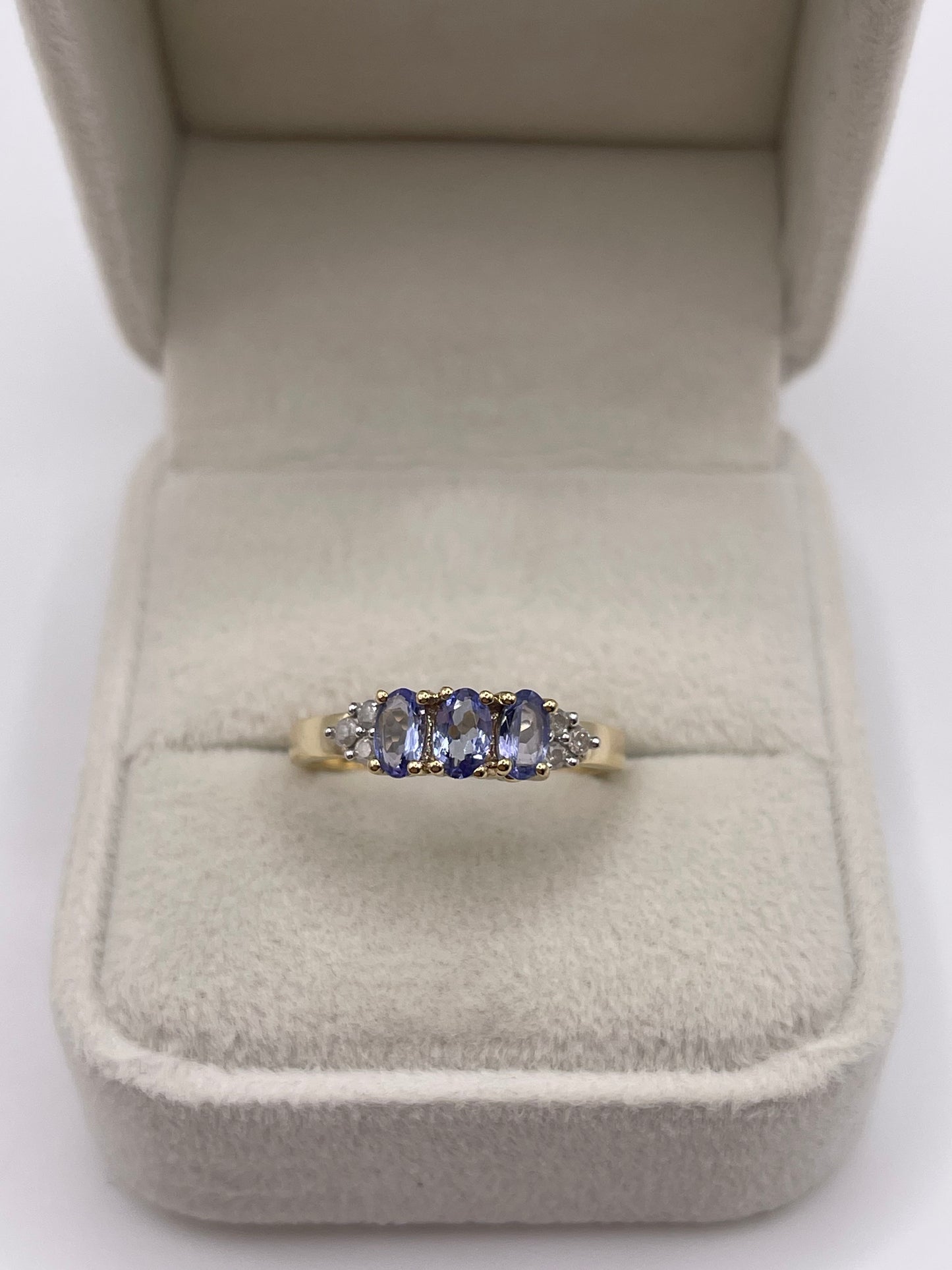 9ct gold tanzanite and diamond ring