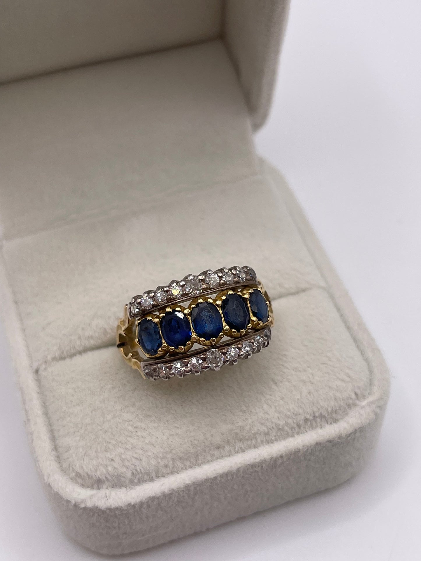 18ct gold sapphire and diamond ring