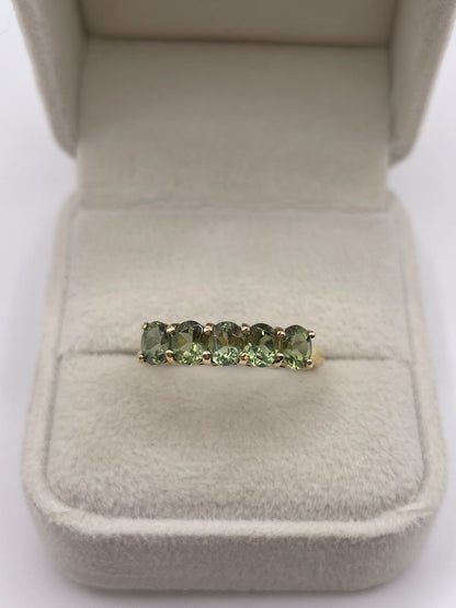 9ct gold green sapphire ring