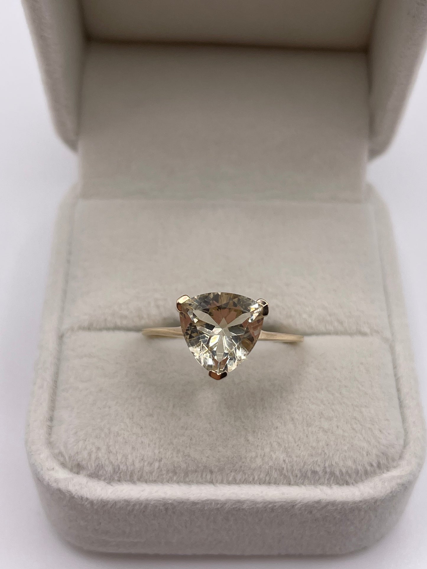 9ct gold quartz ring