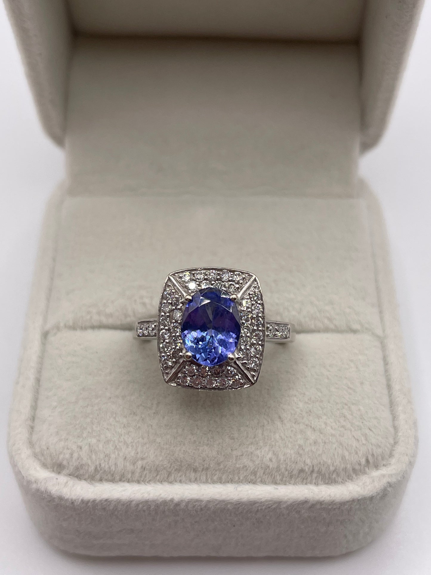 14ct white gold tanzanite and diamons ring