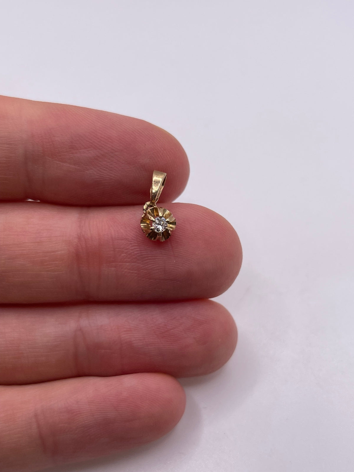 9ct gold diamond pendant