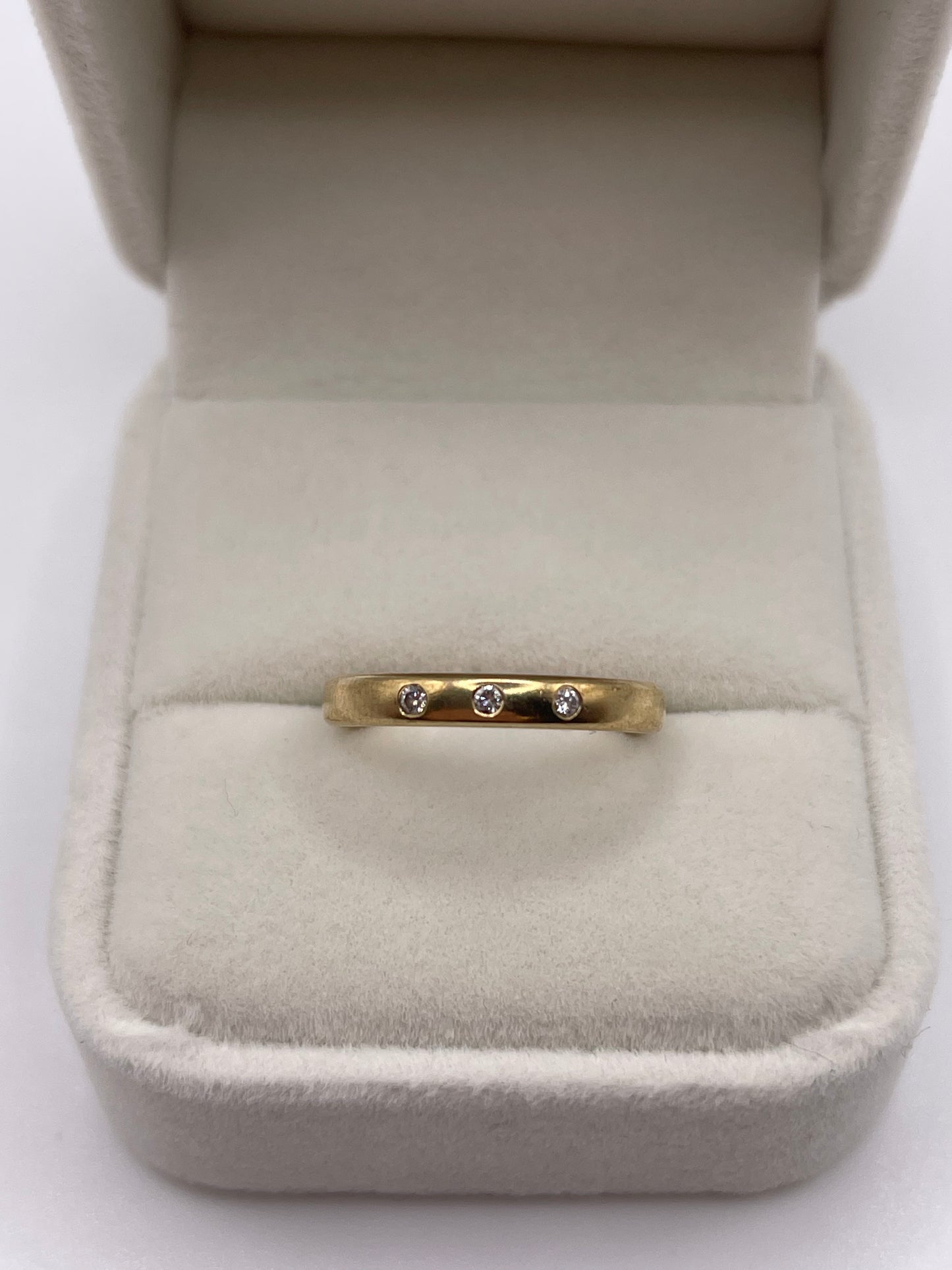 9ct gold diamond ring