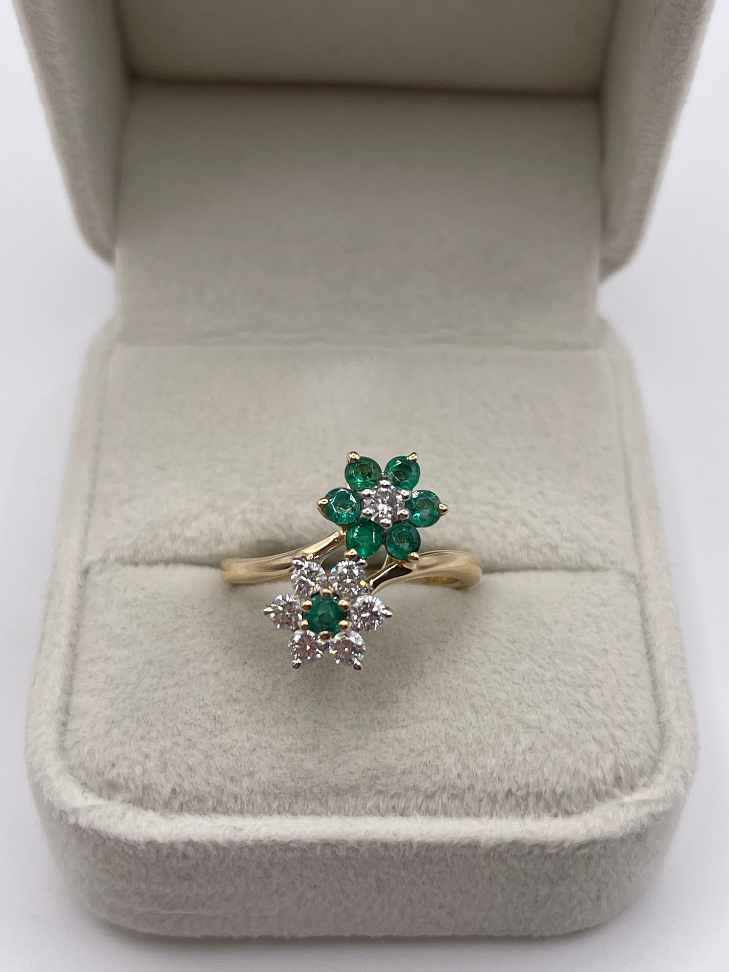 14ct gold emerald and diamond ring