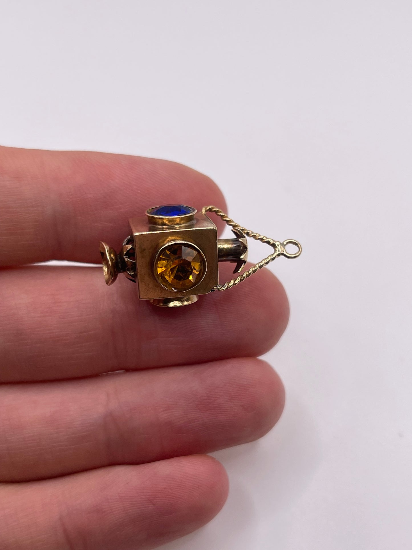 9ct gold lantern charm