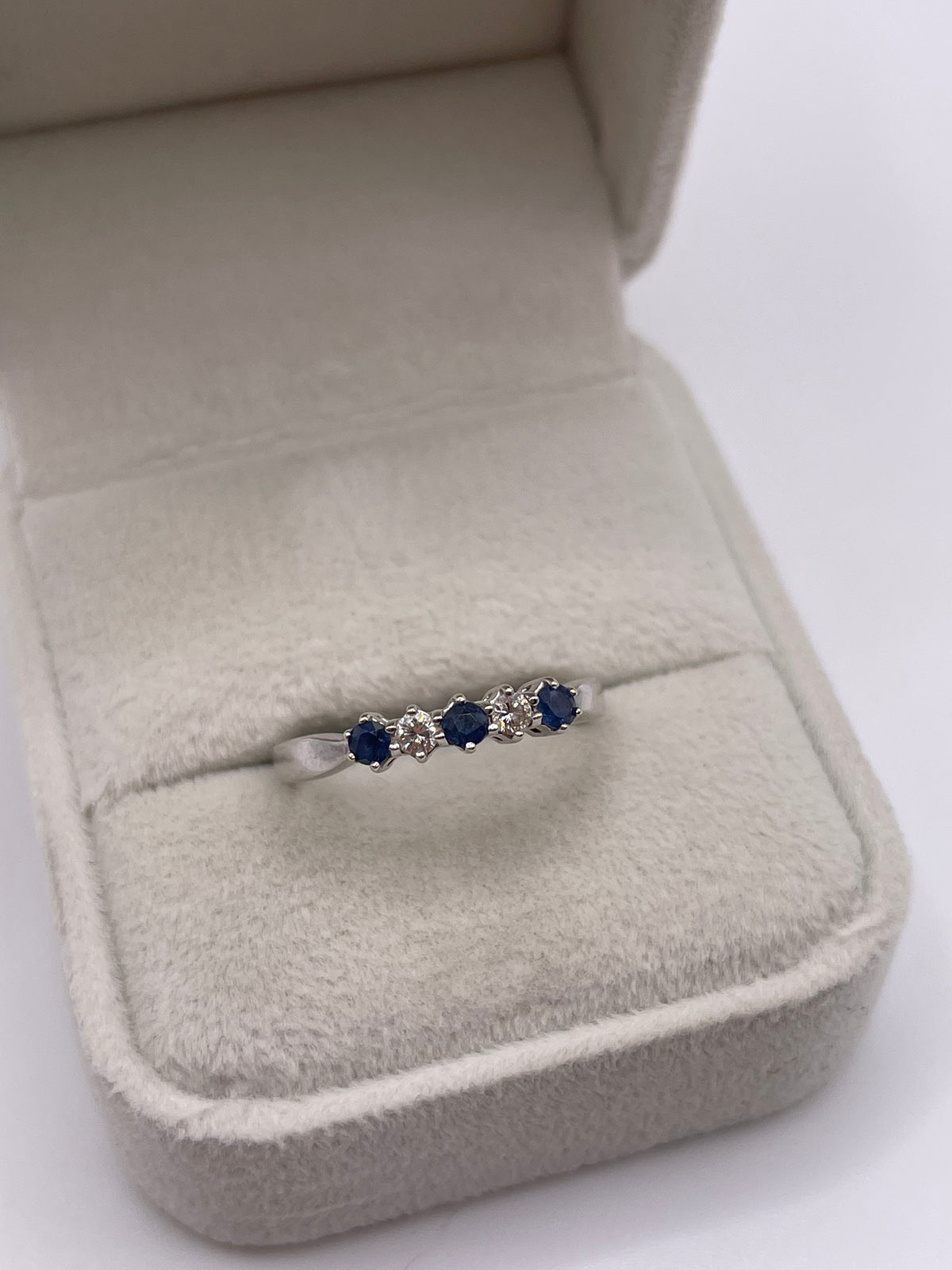 9ct white gold sapphire and diamond ring