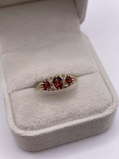 9ct gold garnet and diamond ring