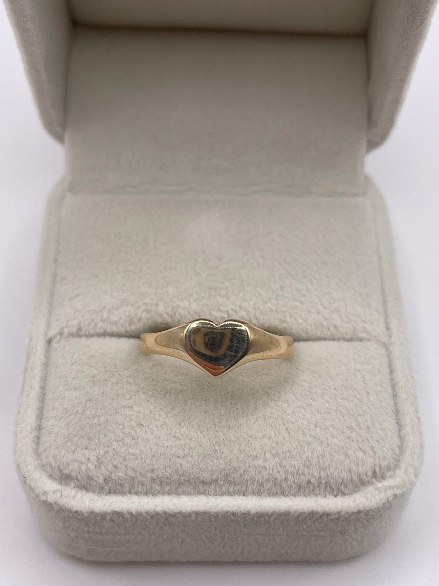 9ct gold heart signet ring