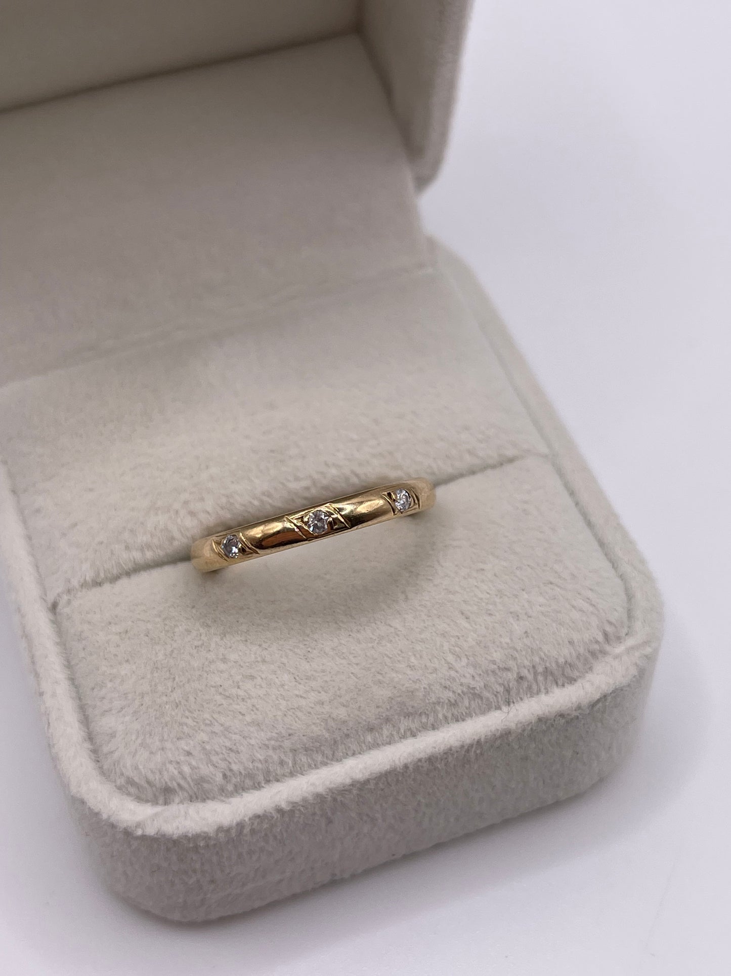 9ct gold diamond ring