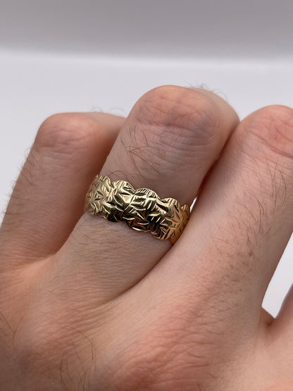 9ct gold patterned band