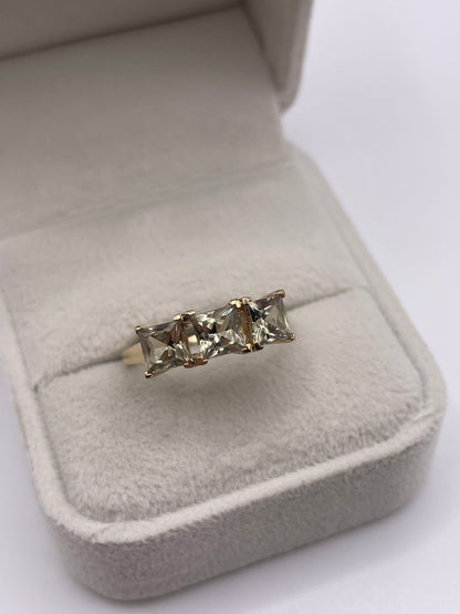 9ct gold quartz ring