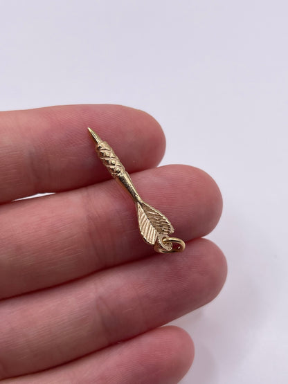 9ct gold dart pendant