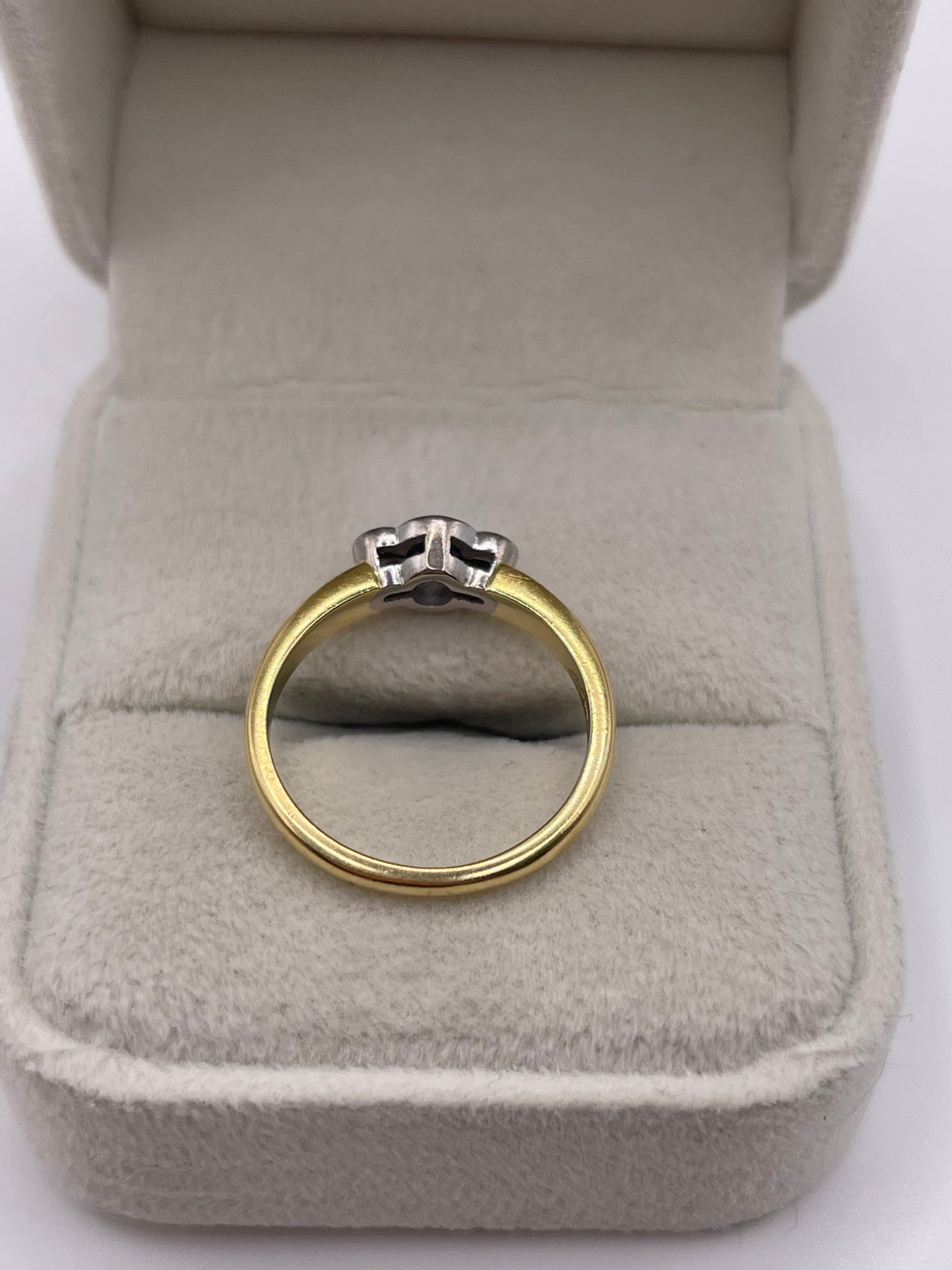 18ct gold sapphire and diamond ring
