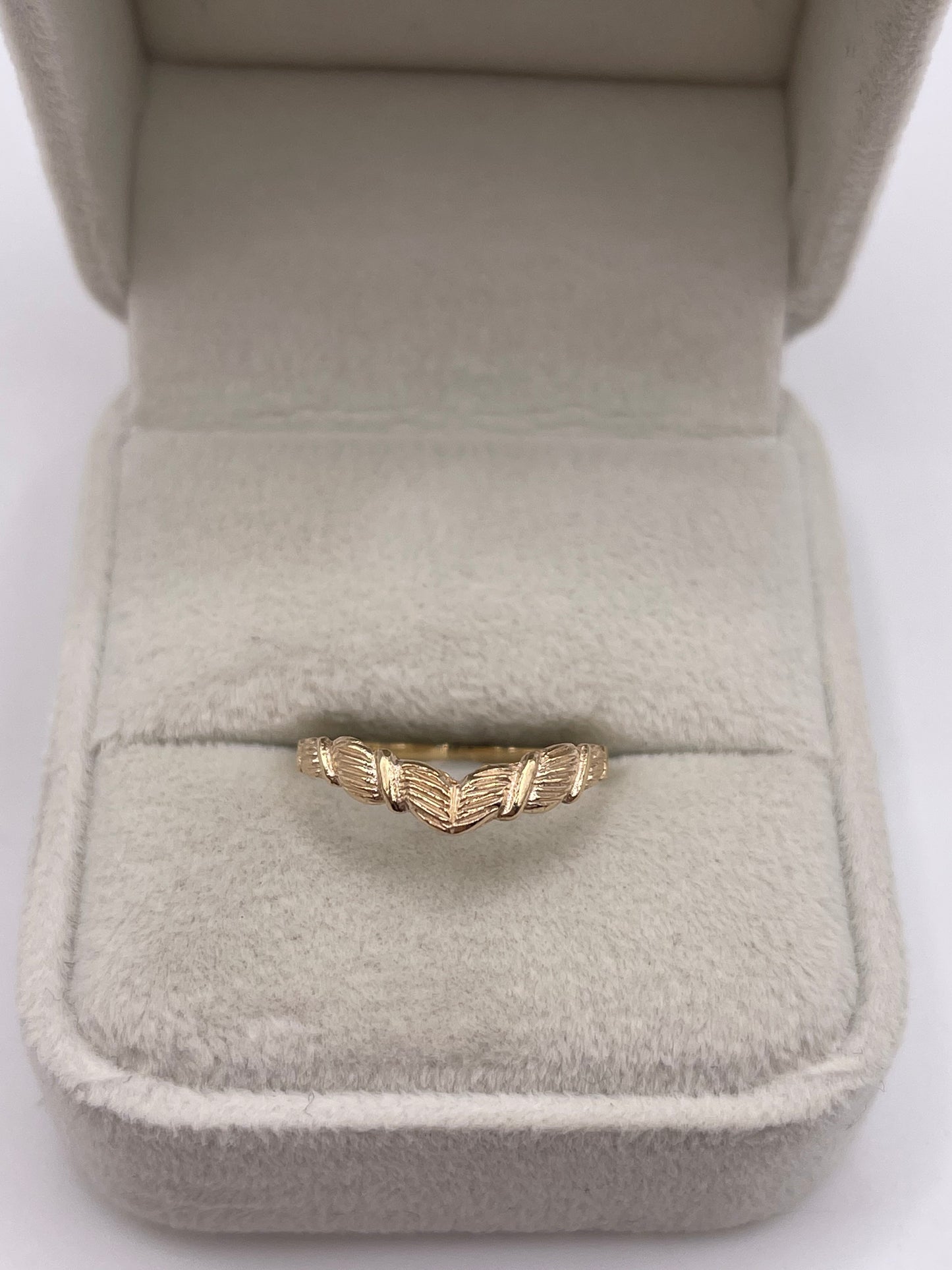 9ct gold wishbone ring