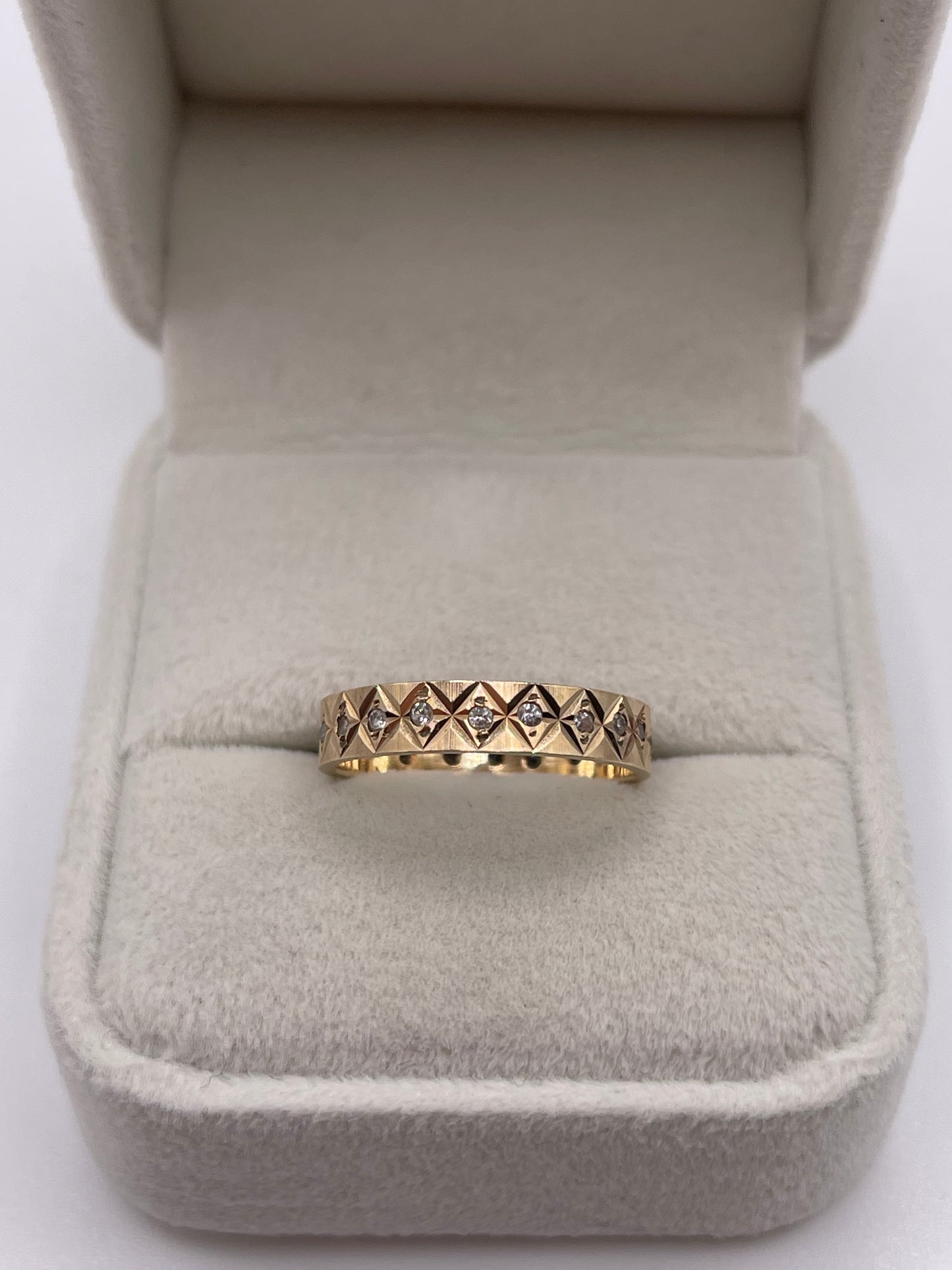 9ct gold paste eternity ring