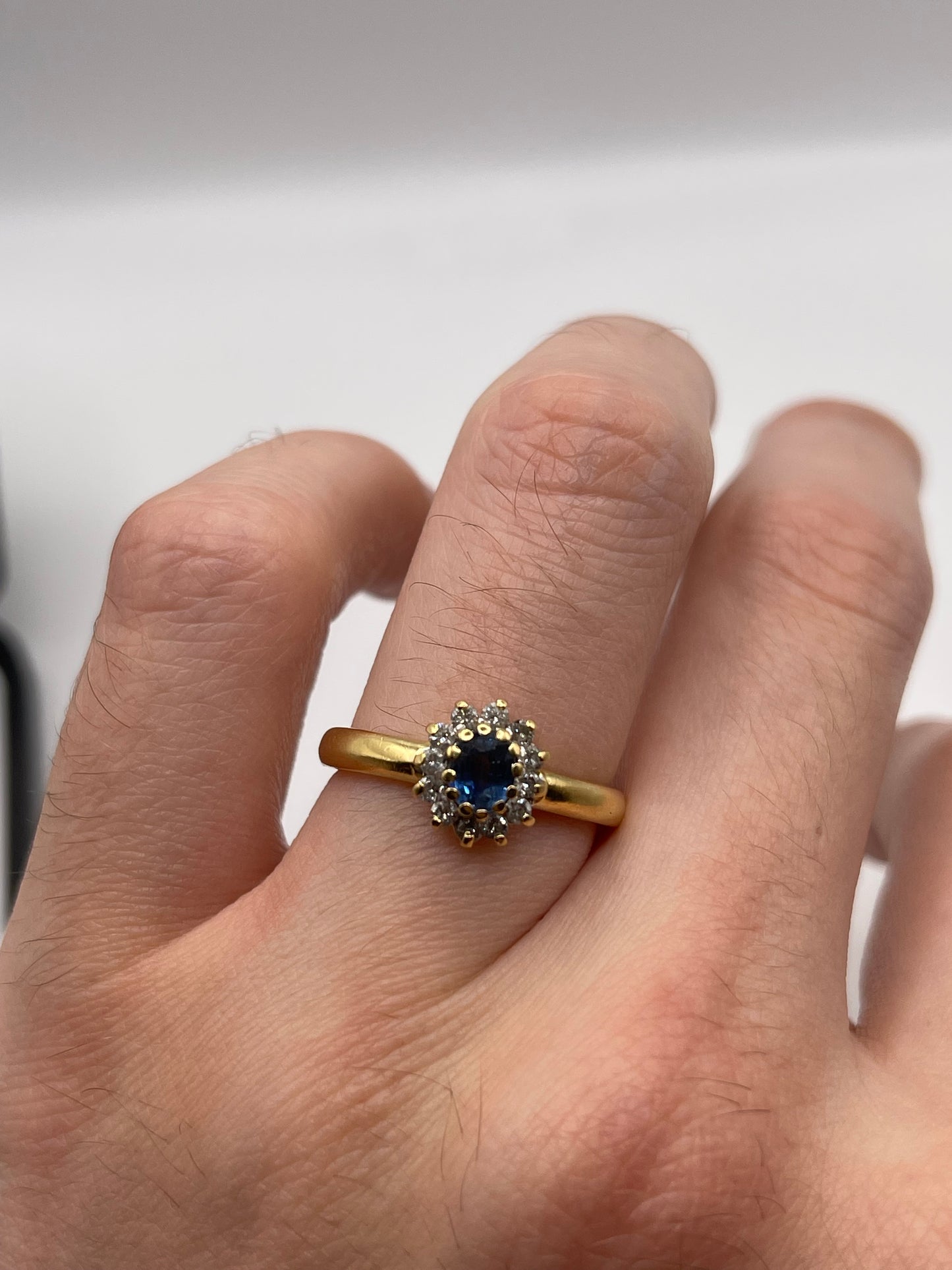 18ct gold sapphire and diamond ring