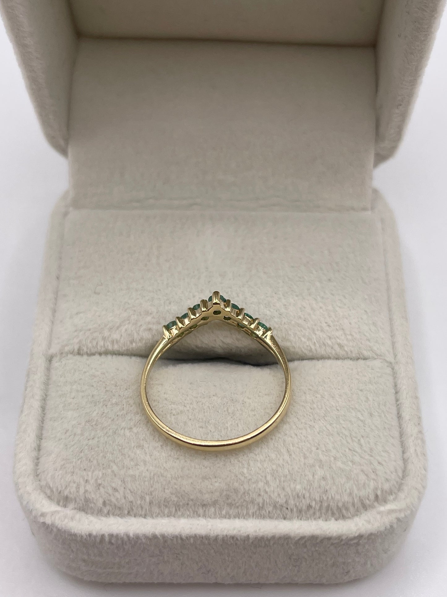 9ct gold emerald wishbone ring