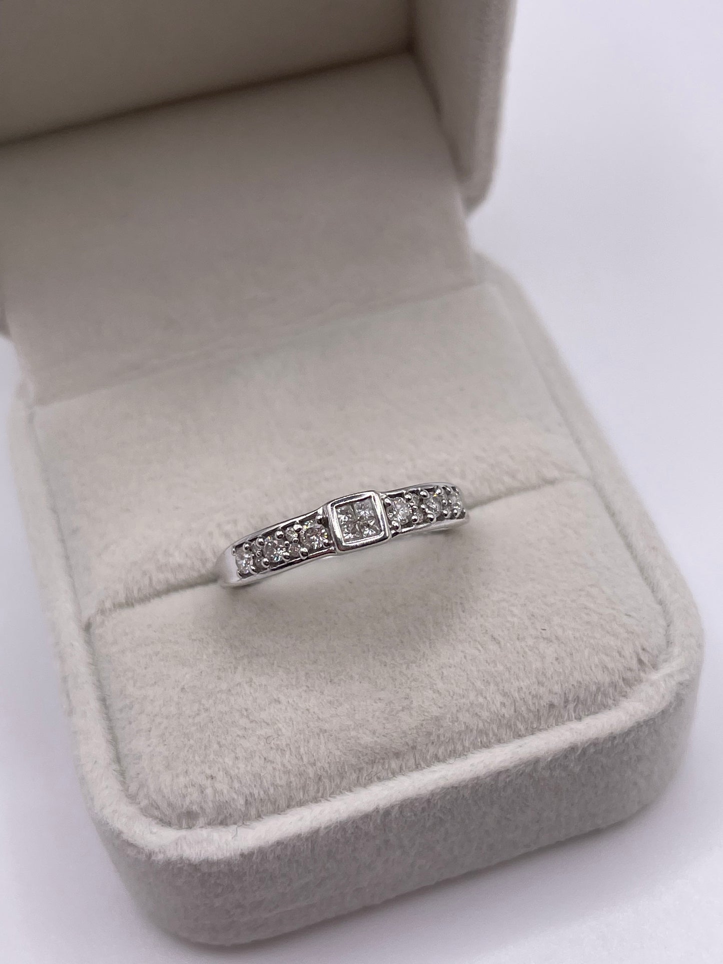 9ct white gold diamond ring