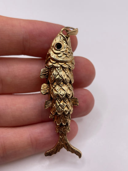 Huge heavy 9ct gold articulated fish pendant