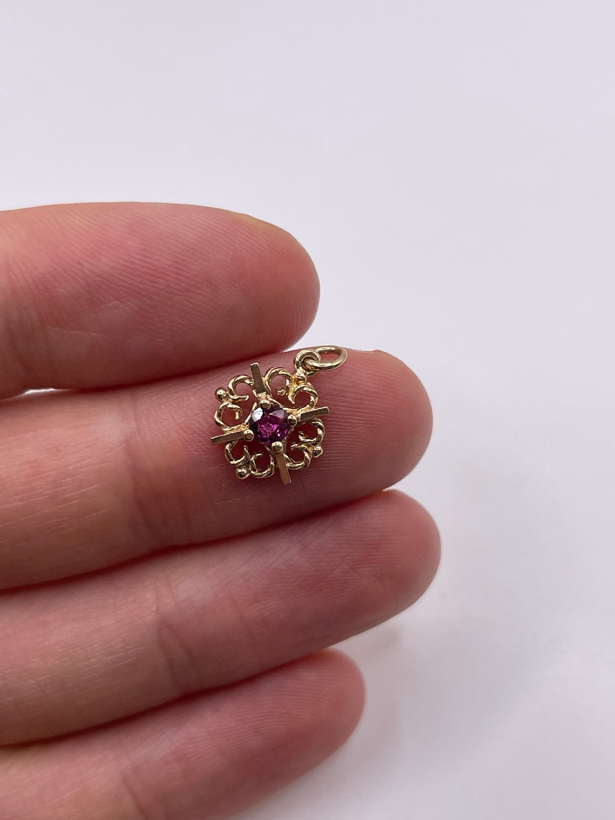 9ct gold ruby pendant
