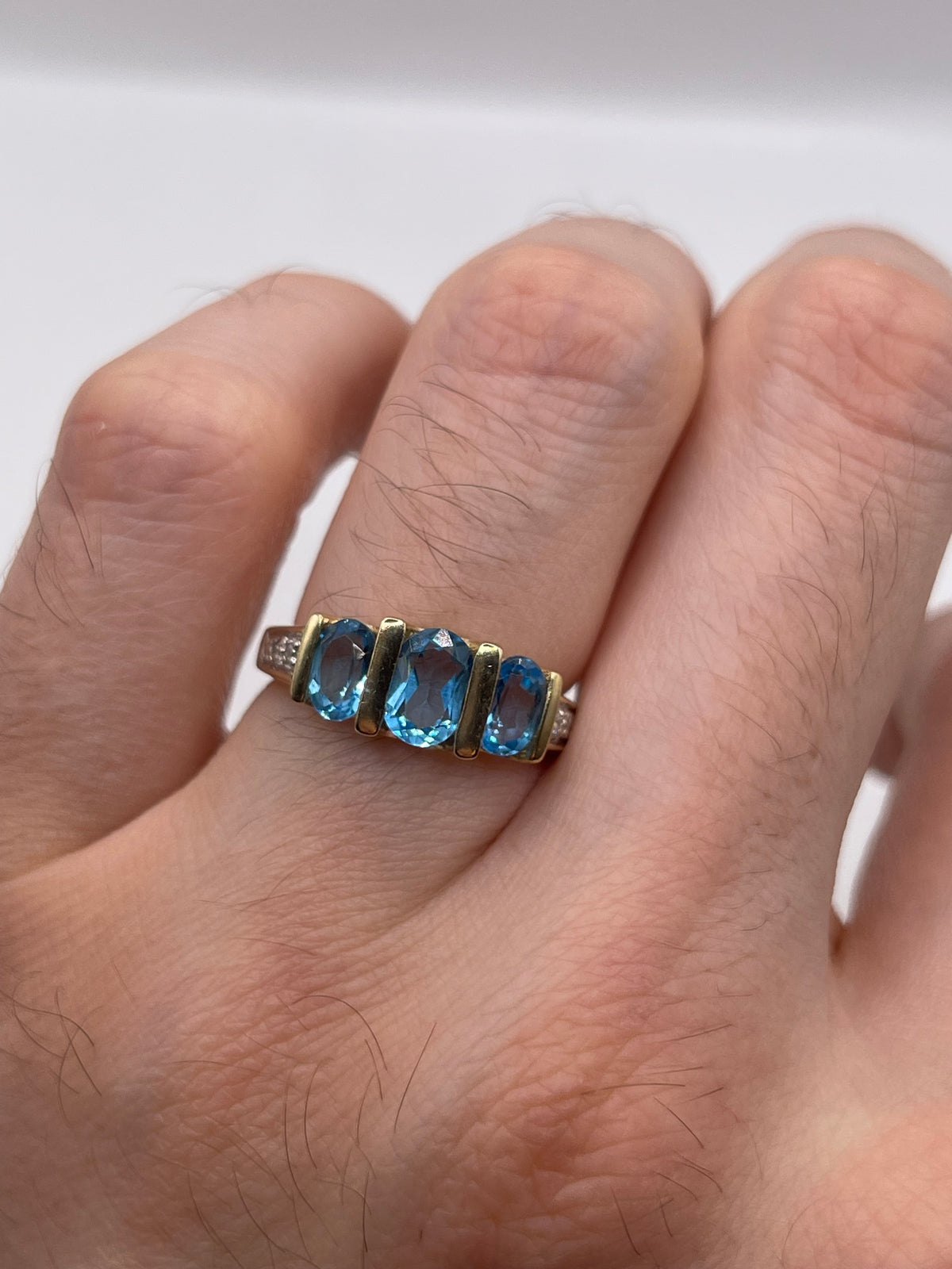 9ct gold topaz and diamond ring