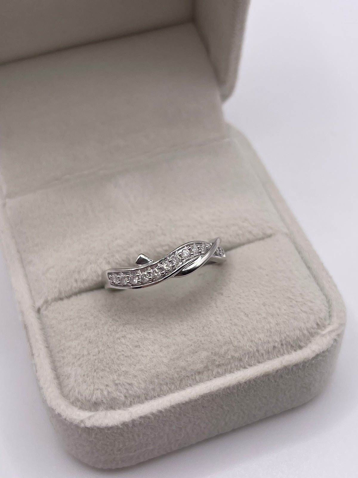 9ct white gold diamond ring