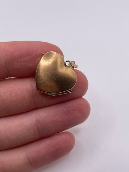 9ct gold heart locket pendant