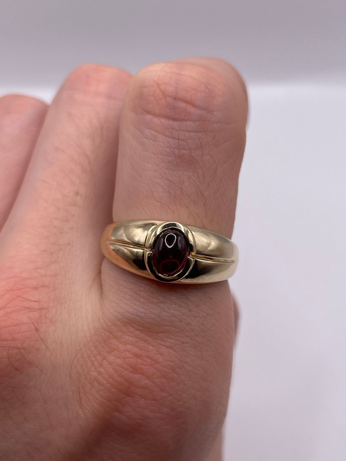 9ct gold cabochon garnet ring