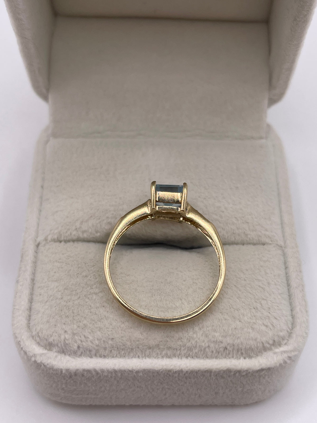 9ct gold aquamarine and diamond ring