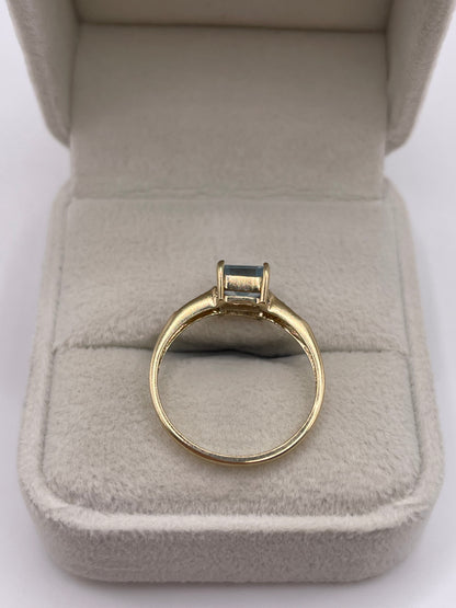 9ct gold aquamarine and diamond ring