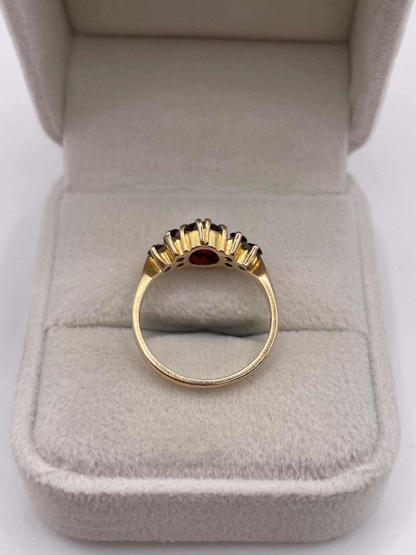 9ct gold garnet cluster ring