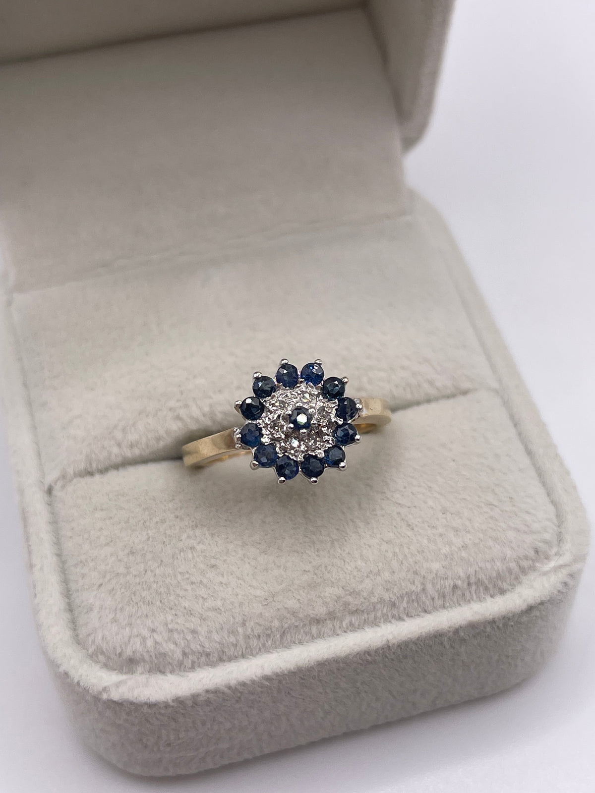 9ct gold sapphire and diamond cluster ring