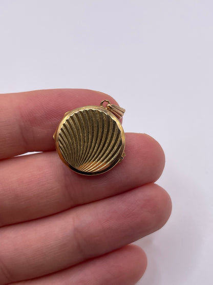 9ct gold locket pendant