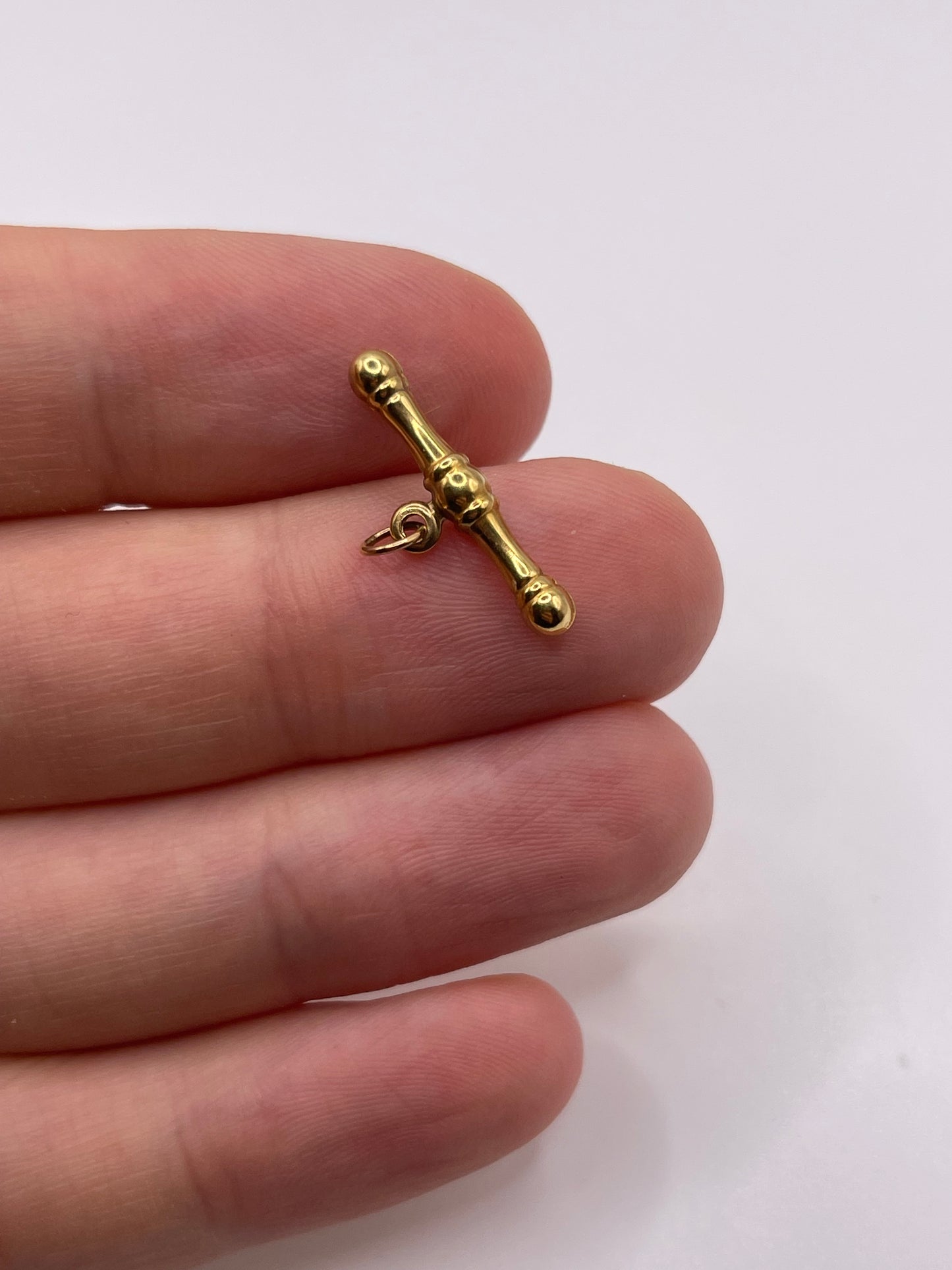 9ct gold t bar pendant