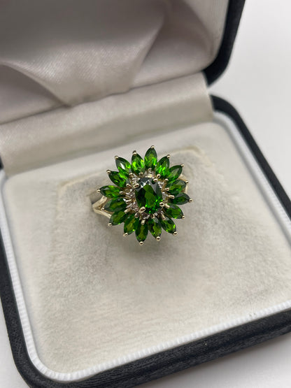 9ct gold diopside and diamond ring