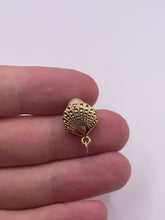 Load image into Gallery viewer, 9ct gold pearl clam charm
